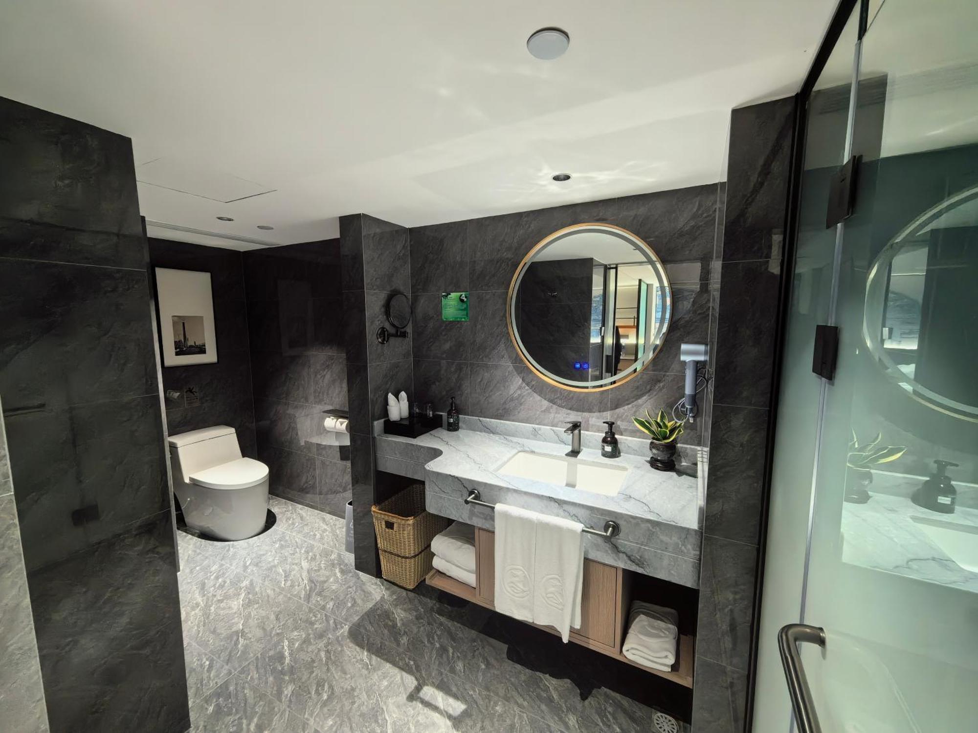 โรงแรมแลนด์มาร์ค แคนตัน โรงแรม 4*
